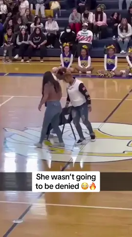 This got intense 👀 (via millana_levin/IG) #musicalchairs 