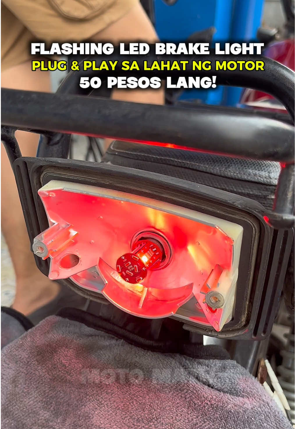 Plug and play na LED Brake Light para sa lahat ng motor, tipid pa sa baterya dahil LED na #brakelight #LED #plugandplay #taillight #motorcycle #flashinglights #signallight #ledbulb #strobe 