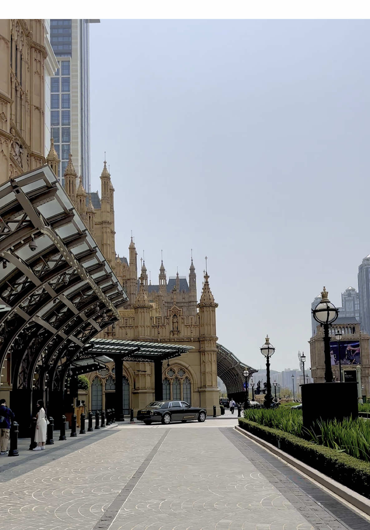 Pagi Macau, Keliling Jalan Kaki Dari Studio City - The Parisian - The Londoner - The Venetian #jalanjalan #macau #studiocity #parisian #londoner #venetian #resort #hotel #mall #wisata #vibes #gleen #myeverything @Novi 