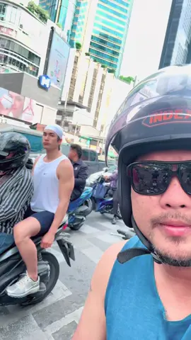 ติดไฟแดงอยู่ดีๆ..แต้มบุญมีสะงั้น พี่แบร์ #ณเดชน์ #คนอีสาน #คนขอนแก่น 