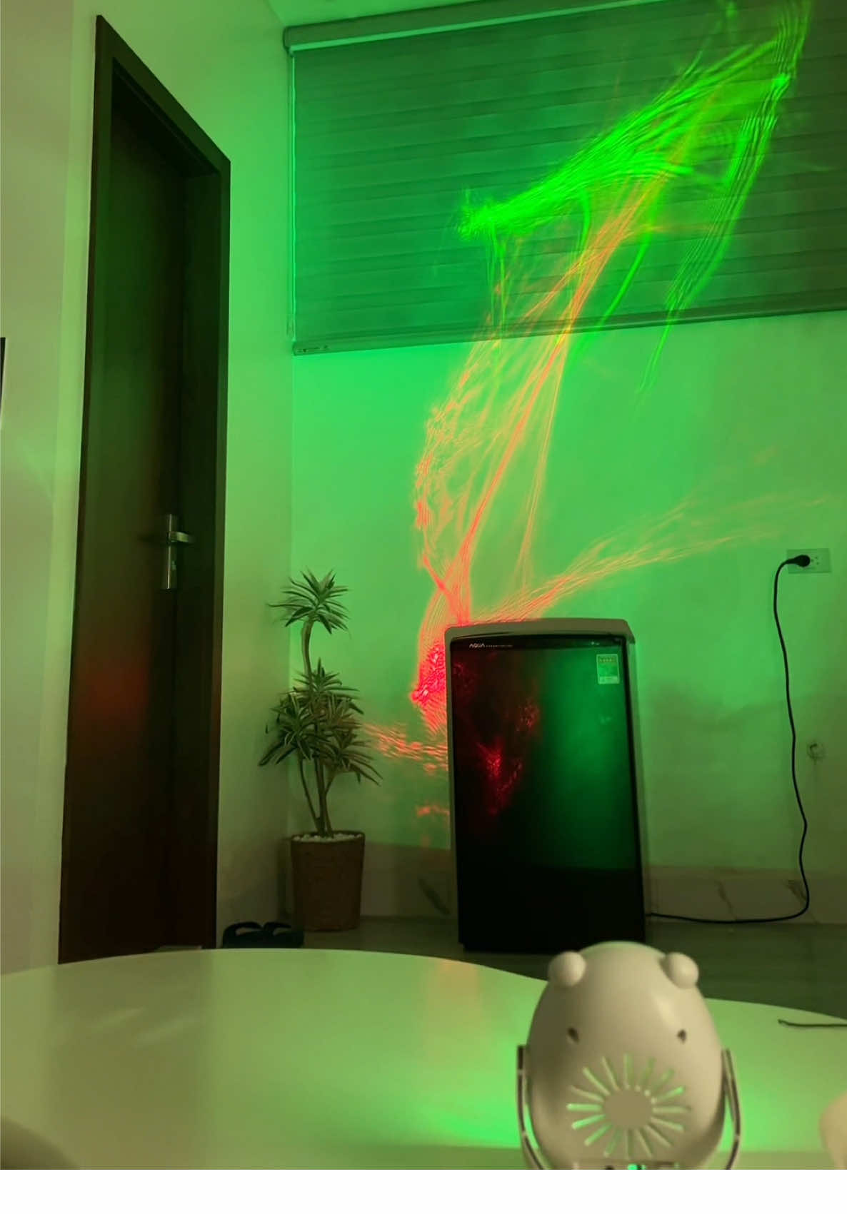 Đèn Laser Bay Phòng Mini Hình Con Gấu, Đèn Laser Kết Hợp Hiệu Ứng 3D Cực Quang Cảm Biến Theo Nhạc 