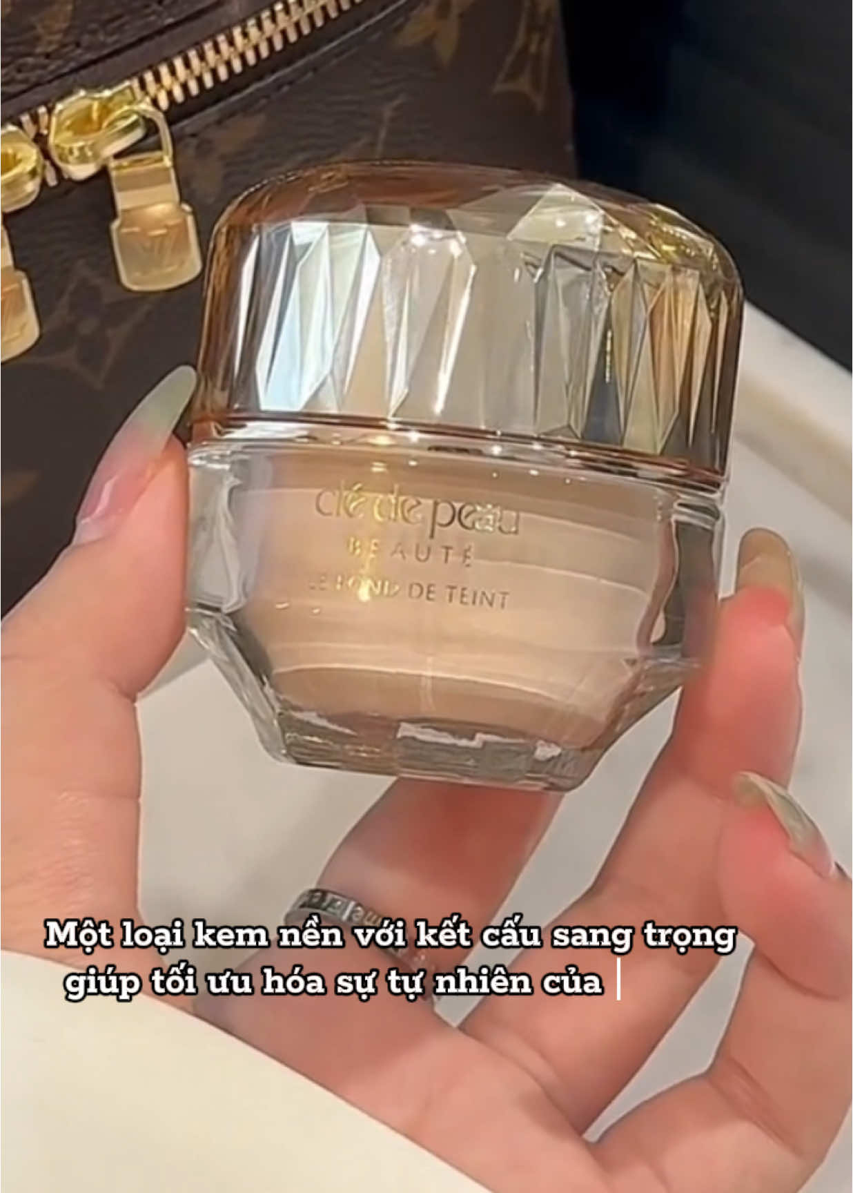 Kem nền đắt nhất thế giới gọi tên Clé de peau  🎀🎀🎀🎀 #kemnen #cledepeaubeaute #thanhhuongord #goclamdep #xuhuong #BeautyTok #makeuphighend 