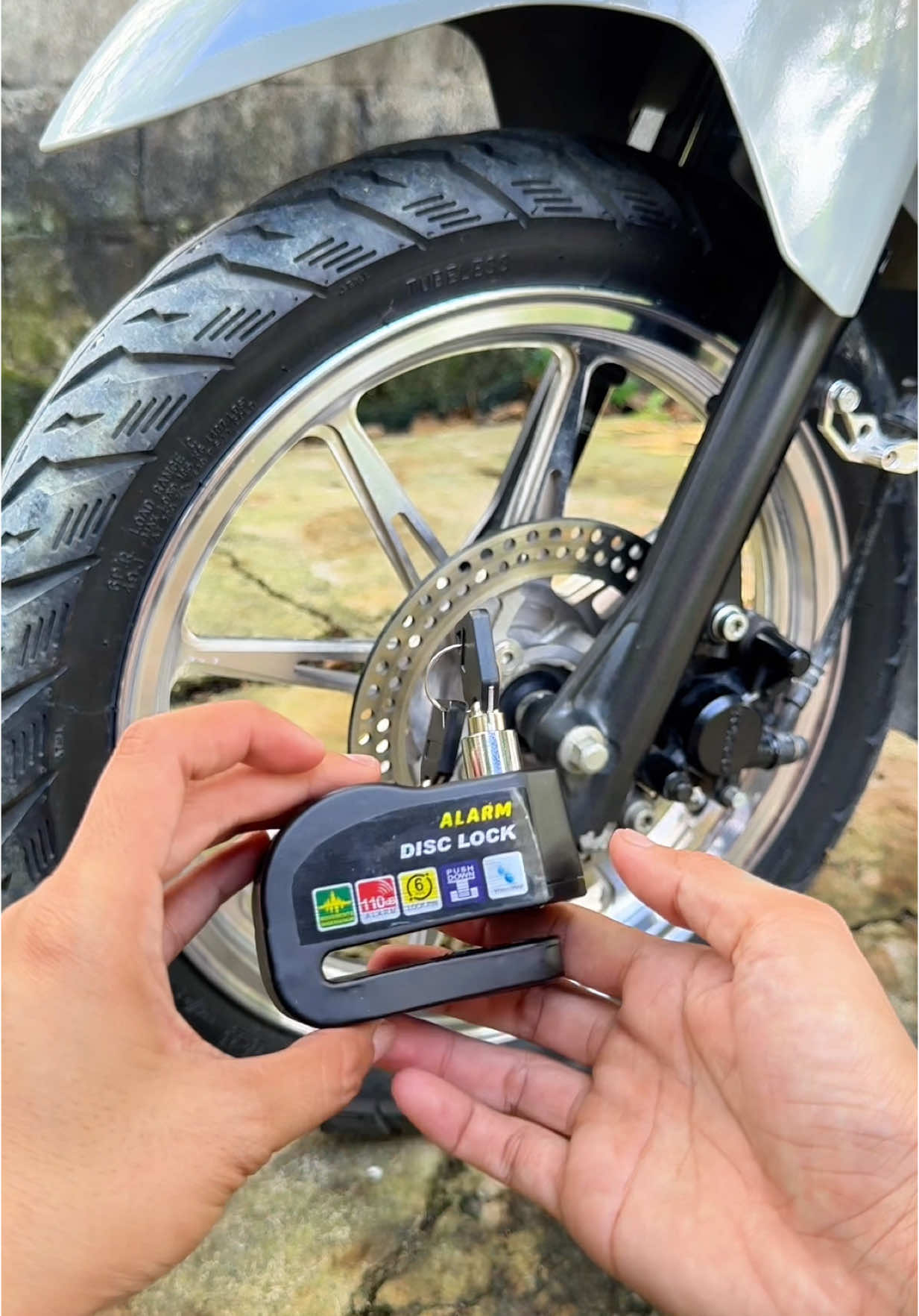 E secure mo na Ang motor mo at bumili kana nito!😱Heavy Duty Motorcycle,Bike Alarm Lock! Waterproof and Loud Alarm 🚨  #motorcyclelock #alarmclock #disclock #motorcycle #scooter #motorcycle #fyp #fypシ゚viral #fypシ #fypシ゚viral #fypシ゚viral #fypage #fyppppppppppppppppppppppp
