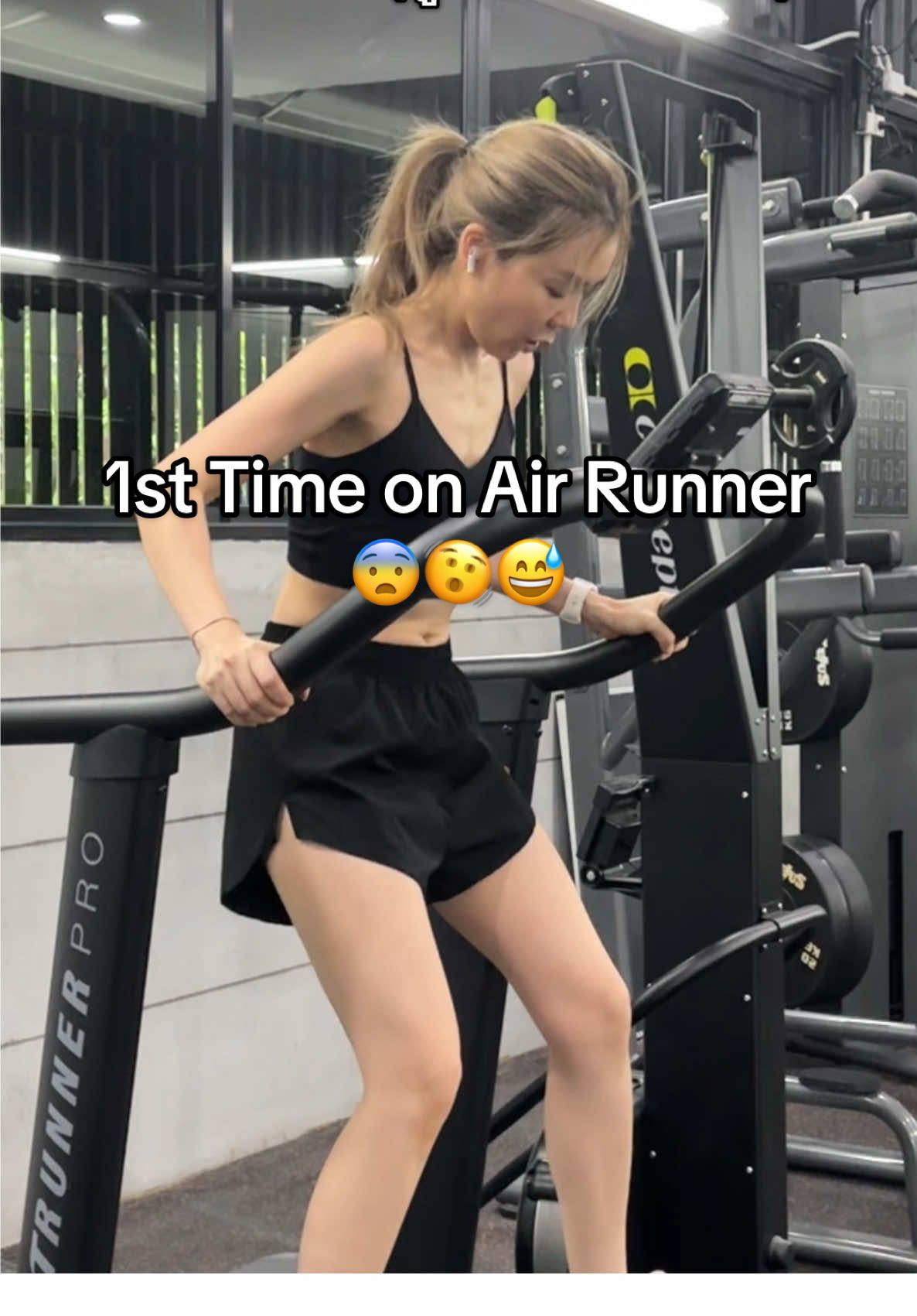 ไม่ง่าย ไม่ชิน ไม่รอด🏃🏻‍♀️‍➡️😂  #ออกกําลังกาย #วิ่ง #วิ่งเพื่อสุขภาพ #ลู่วิ่งไม่ใช้ไฟฟ้า #ฟิตเนส #ฟิตกับtiktok #Running #cardio #airrunner #treadmill #fyp 