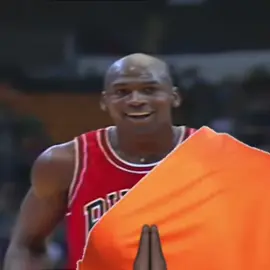 ใส่สบง แล้วทรงพลัง #michaeljordan #NBA #basketball #nbaedits 