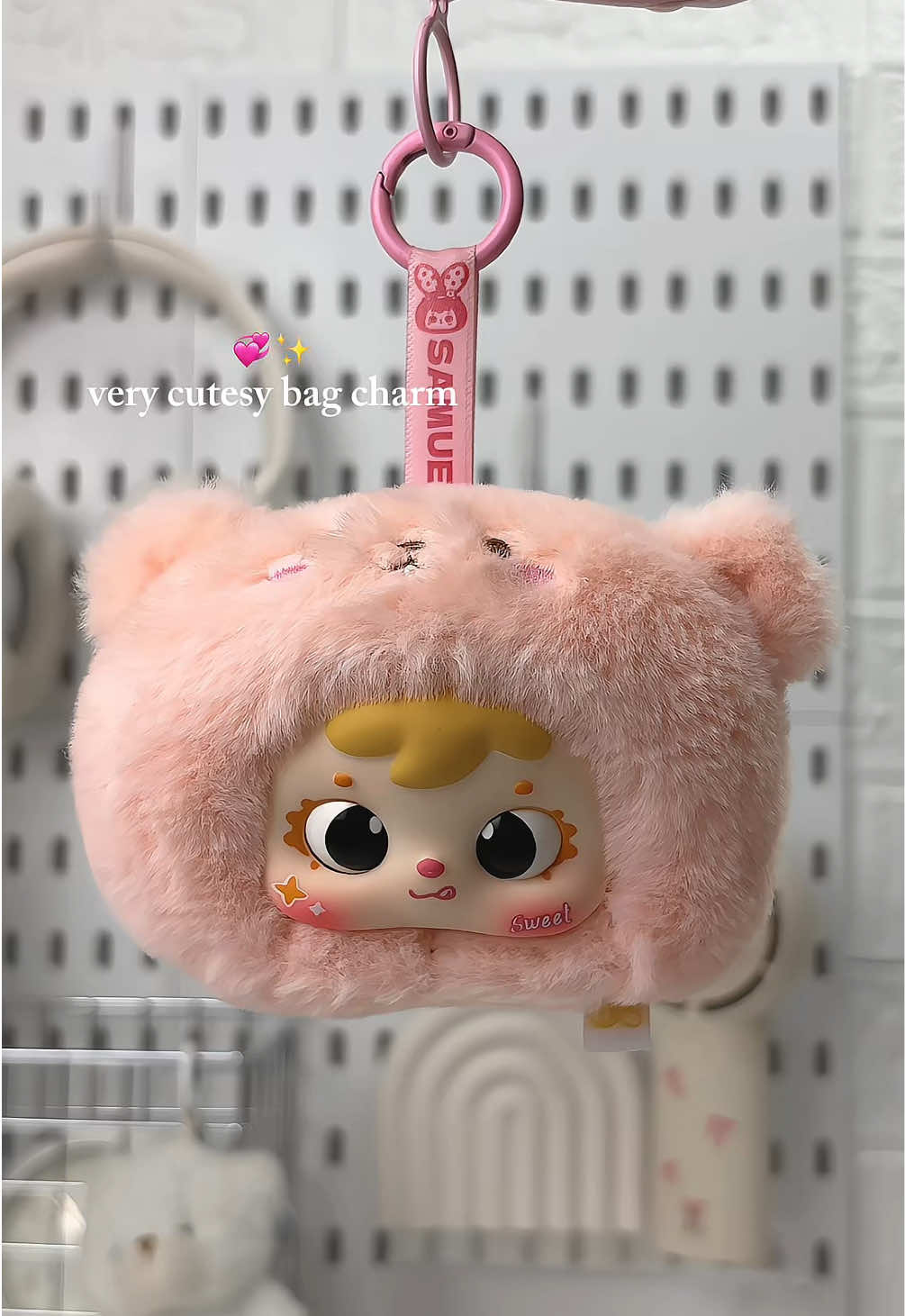 so cute bag charmmm ✨🤍 #samuel #bagcharm #blindbox #anikanik 