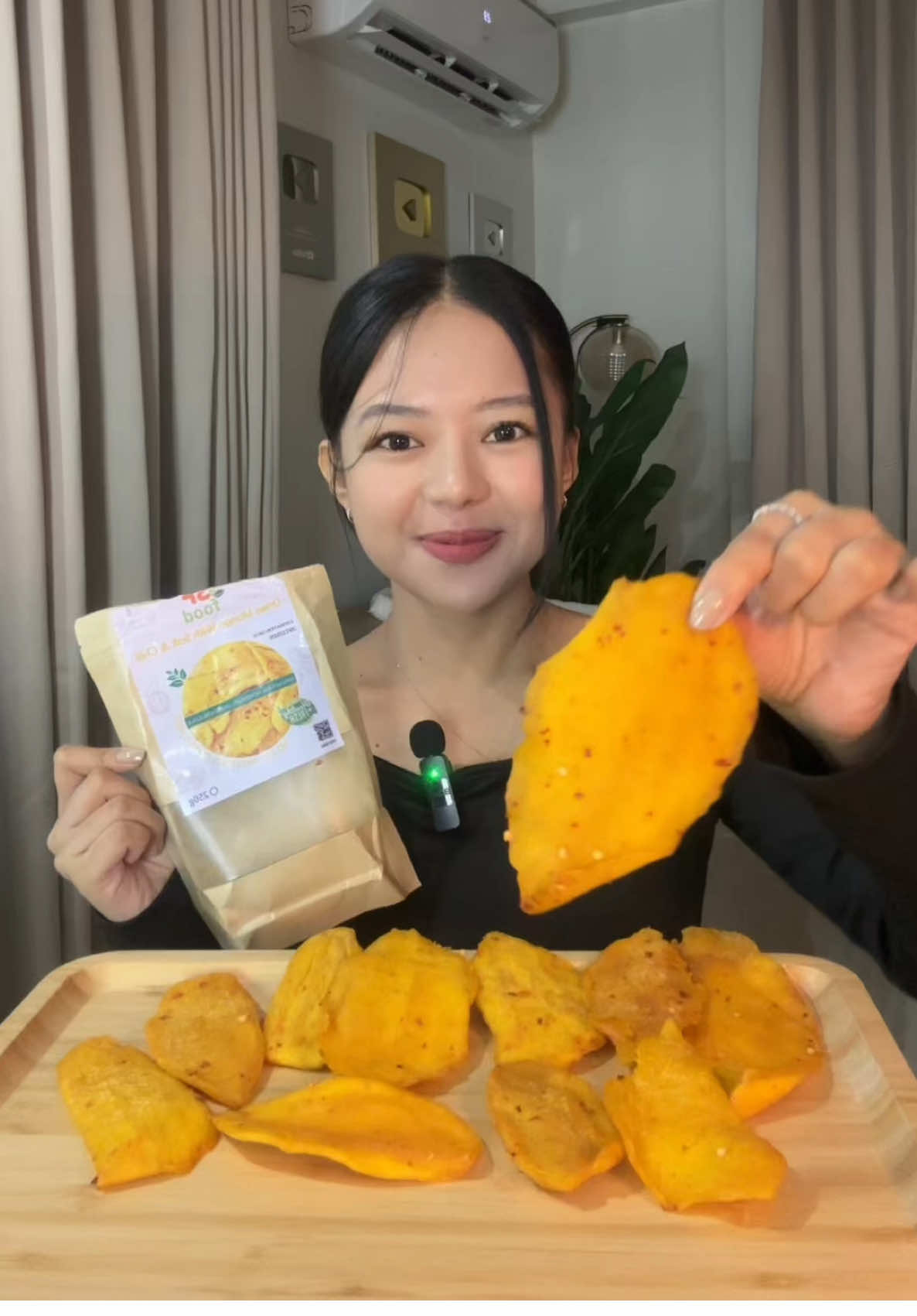 Dried Mango with Salt and Chili 🥭🌶️ #mango #driedmango #spicy #mangga #food #mukbang 
