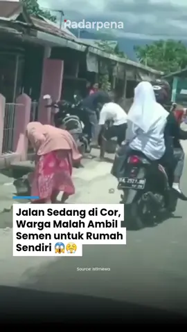 Ada yang tau lokasi nya dimana ges? 🤔🫣 Sebuah video beredar luas di media sosial, menampilkan sekelompok warga yang kedapatan mengambil material semen yang baru saja dicor. Semen tersebut diduga digunakan untuk menambal bagian rumah mereka sendiri. Hingga kini, belum diketahui secara pasti lokasi dan waktu kejadian. --- #Radarpena #Radarpenanews #BeritaViral #ViralIndonesia #AksiWarga #BeritaHariIni #FaktaViral #BeritaUnik 