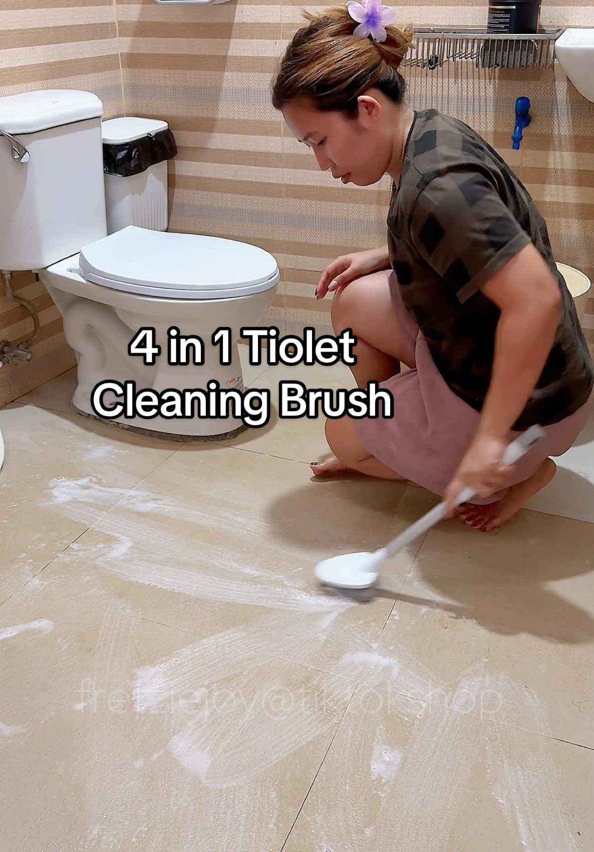 Replying to @DwayneMagallanes02  Npaka useful tlaga nito! Laking tulong sa paglilinis ng banyo #cleanerbrush  #4in1toiletbrush #toiletcleaningbrush #toiletcleaner #toiletbrush #panlinisngbanyo #bathroomessentials #wallmounted #cleaningtools #cleanerbrush 