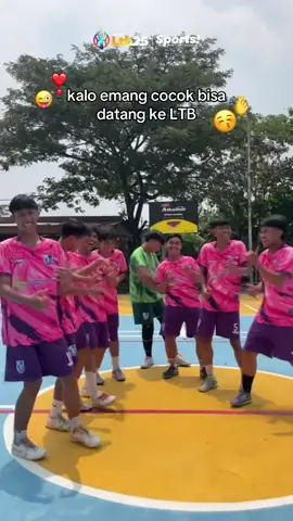 Stecuw stecuw masa dukung dari rumah aja? Samperin ke GOR langsung dong 😝🙏 Dukung tim kebanggaan kalian di Liga Tendang Bola Gresik Series 📆 19 April - 4 Mei 2025 ⛳️ Wahana Ekspresi Poesponegoro Can’t wait to see u, Sobat Minbol! ❣️ #LigaTendangBola #GelorakanKemenangan #Gresik