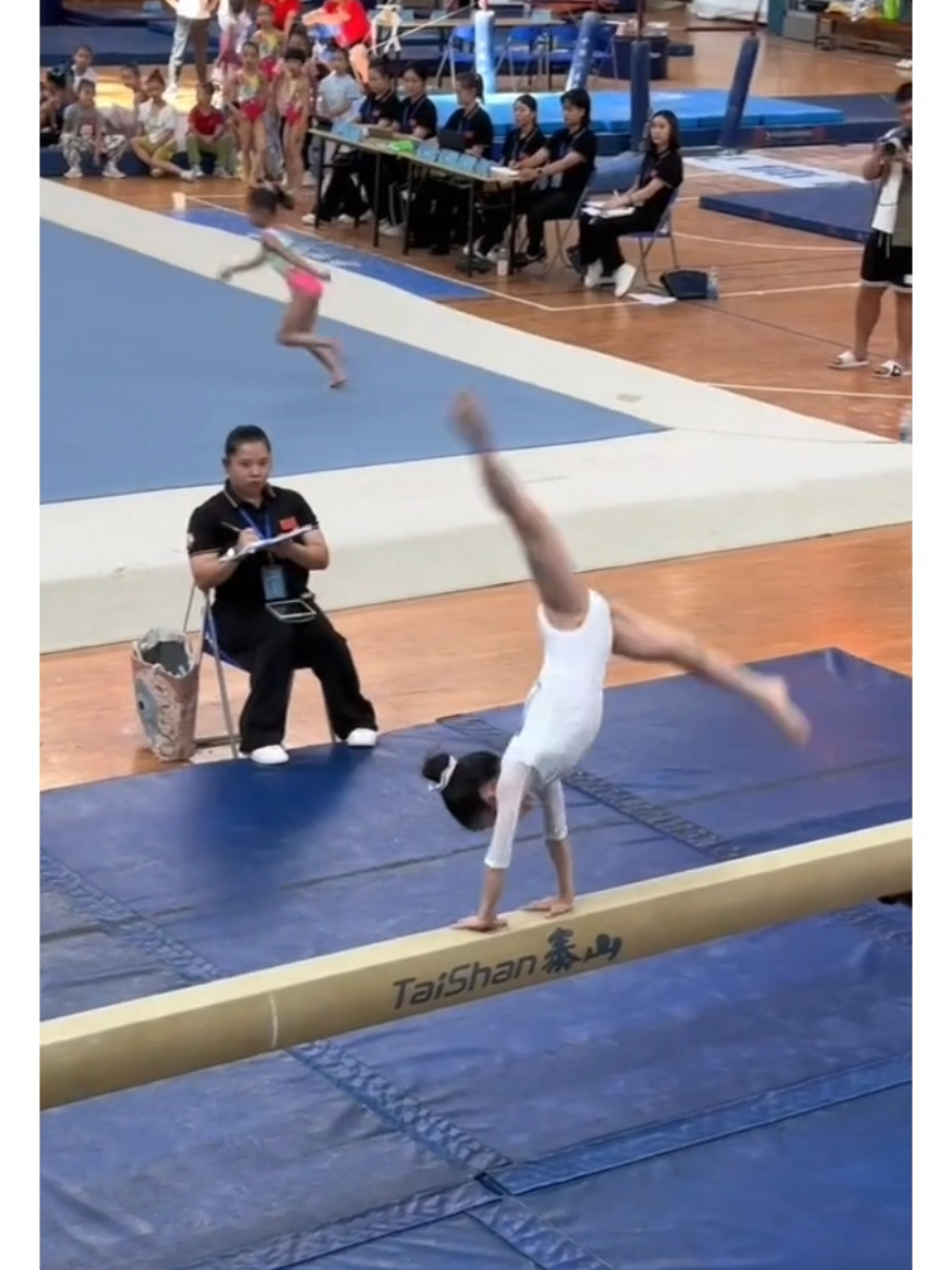 #viralvideos #amazing #child#littlechampion #TalentUnmatched #fyp  #gymnastic#youngathlete  #balancebeam #viralvideos #mustwatch 