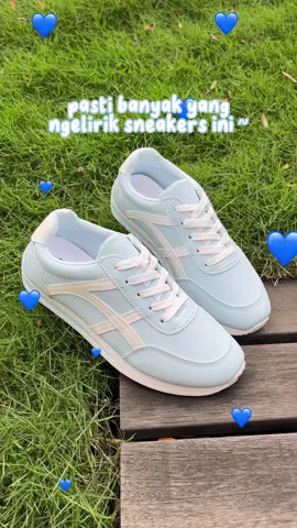 sneakers warna pastel selalu bikin pengen check out 😋💙 #sepatuwanita #rekomendasisepatu #sepatusport #pvnmingyu #pvn #fyp 