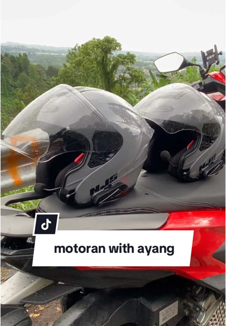 jadi lebih seru motoran sama ayang bisa sambil ngobrol dan musikan bareng😍 harganya affordable dan tahan air juga, produk from @BLAISE.ID ✨ #lenijal #pasangancouple #motorancheck #touringcouple ##motoran #touringberdua #blaiseintercom 