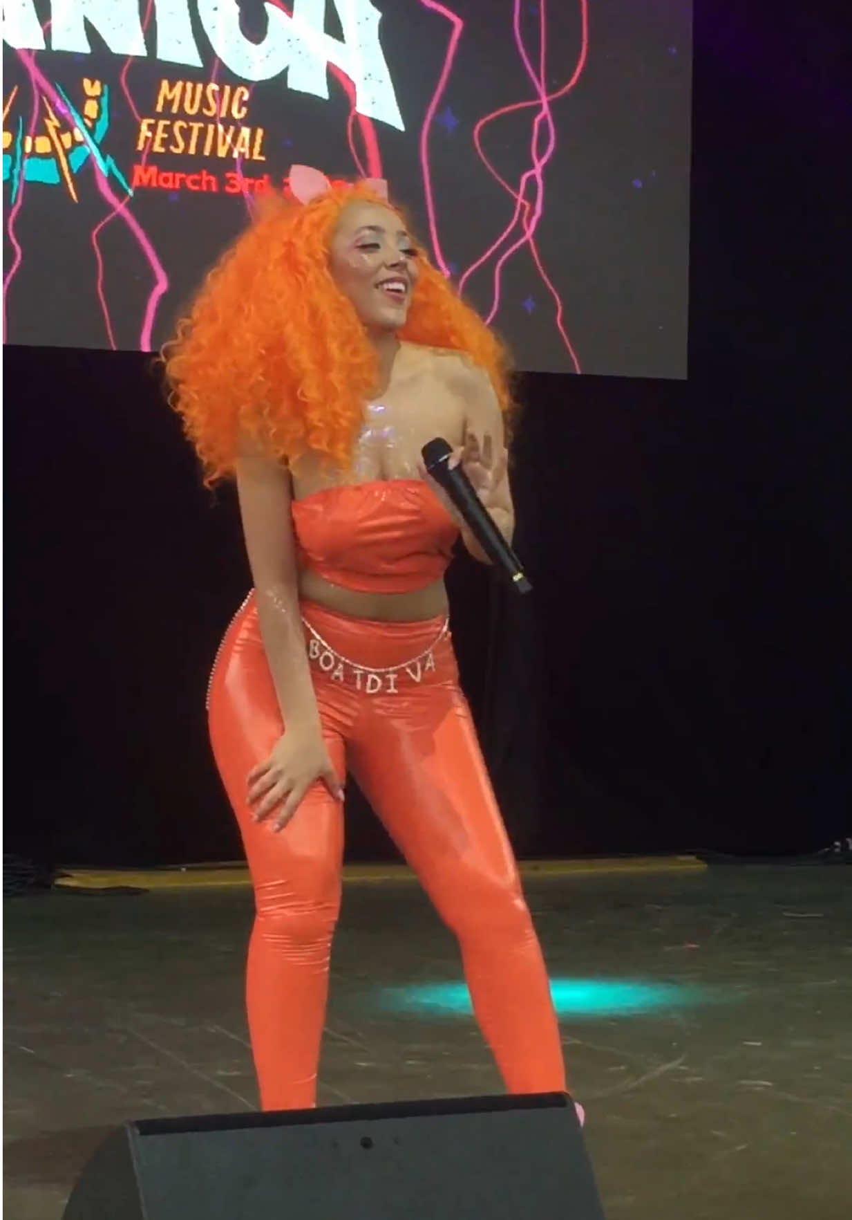 #dojacat #sohigh  March 3 2018 I saw @Doja Cat at #sixflags 🧡
