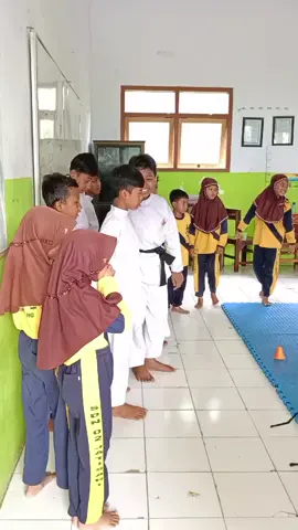 #sdnjatisari02kedungjajang  Ekskul Pencak Silat PD