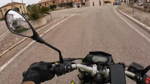Direi che come primo giro in moto 2025 è andato bene😂😂 #MotoLife #MotoCrash #BikerLife #TwoWheels #RideSafe #MotorcycleLife #Biker #MotoVlog #Crash #MotoFail #MotorcycleCrash #EpicFail #BikerDown #MotoIncident #CrashCompilation  #FYP #InstaMoto #ViralVideo #ReelsItalia #InstagramReels #MotoReels #ReelsViral  #StuntFall