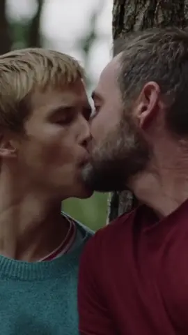 y ustedes ya la vieron 🤔  #peliculasgay #amorhomosexual #chicoxchico #yaoilovers #escena #cinegay #boyslove #gay #LoveIsLove #loveislove🏳️‍🌈 #amorisamor🌈 #hombres #amordehombre #gaytiktok #viralvideos 