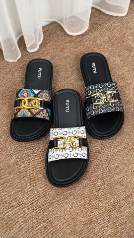 Rekomendasi sandal terbaru dari kita best🥰🥰model sandal slipon 🤩🤩#trending #fyp #fypage #sandal #sandalsimple #sandalcasual #sandalunik #sandalcewek #sandalteplek #koreanstyle #beranda #sandalkasual #sandalgemas 