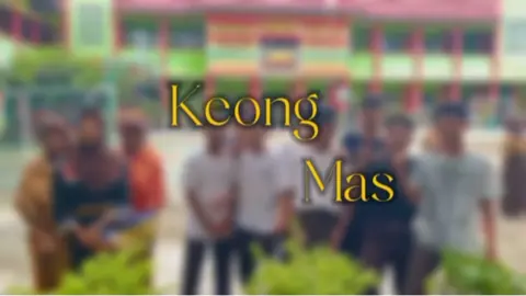💫🐌 Keong Mas 🐌💫 P5 kelas 8C | SMPN 23 BANDAR LAMPUNG sebuah karya yang melibatkan semua anggota kelas 8C SMPN 23 BANDAR LAMPUNG fasilitator  1. Nova Yuniar S.Pd 2. Deta Kristiana S.Pd M.Pd sutradara : shaira asisten sutradara : nadira editor : shaira dokumentasi : nadira properti : khansa ! happy watching ! yuk kepoin cast nya!! angel as dewi galuh jihan as candra kirana  adam as raja kertamarta farhan as pangeran inu  hai champions!  gimana nih tanggapannya tentang video drama pendek kita?? yuk komen!! 💫🐌 @smpn23blampung  #fypage #fyp #fypplease #foryou #dramapendek #p5 #keseruansmp #ceritarakyat #keongmas 