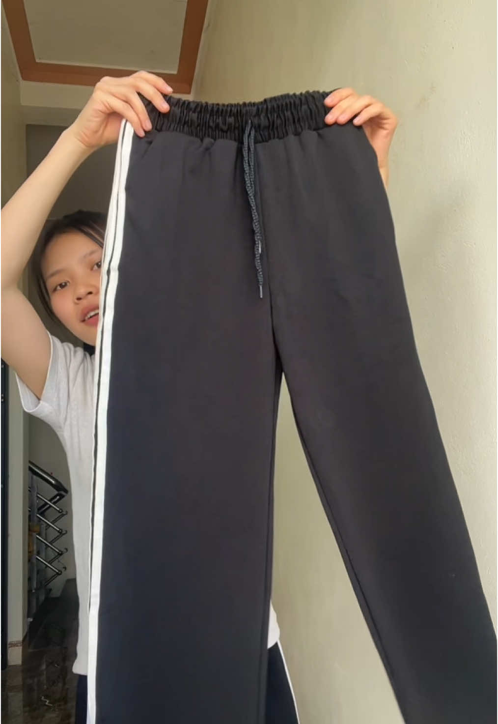 Quần đen đơn giản gọn gàng không sợ bị lỗi mốt mùa nào cũng mặc được #tiktok #xuhuowngtiktok #quan3soc #quanthethao 
