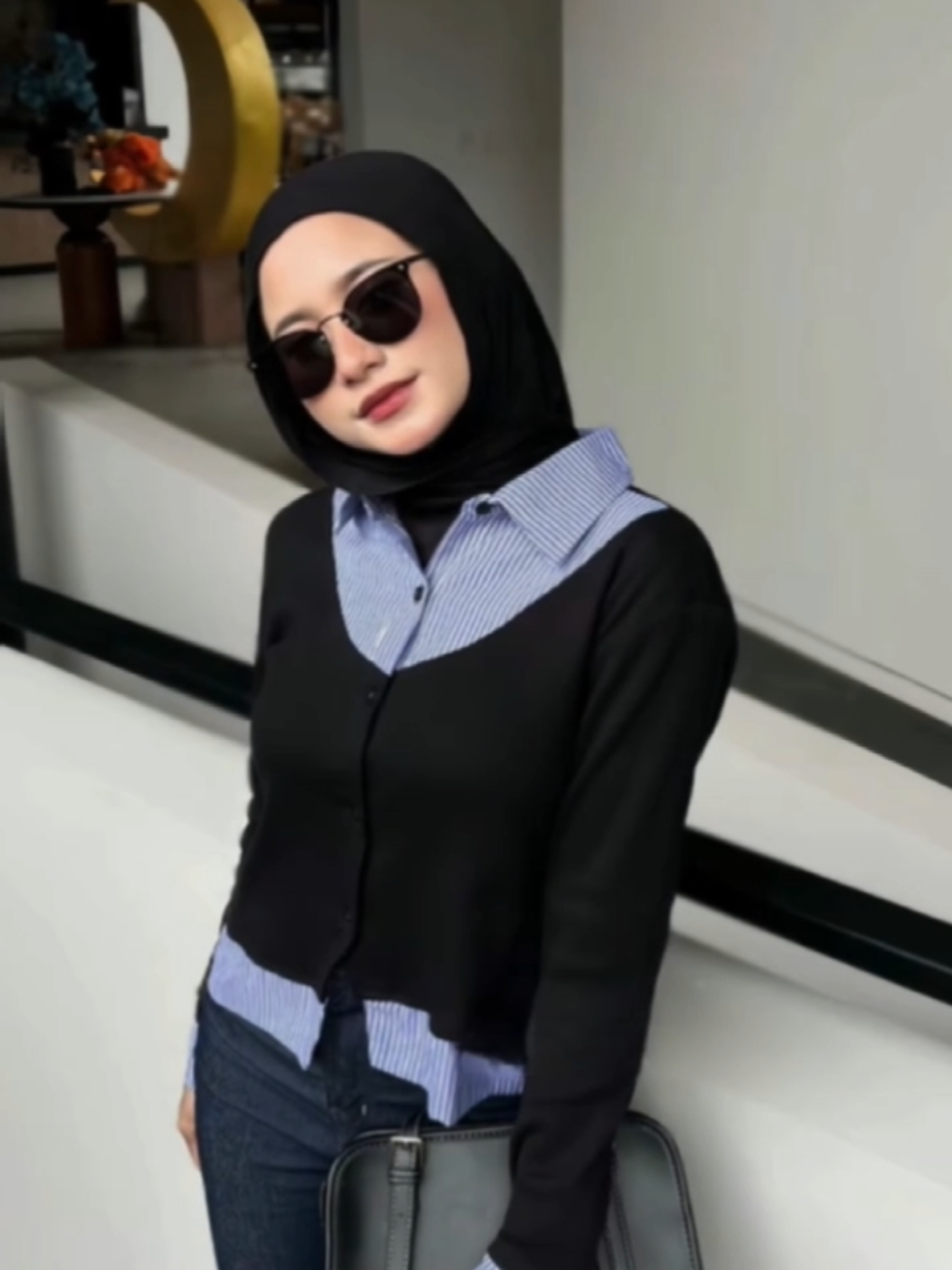 outfit ngantor🫶 #kemejakantor #kemejastyle #kemejaviral #ootdhijabstyle #ootdselebgram #jjcapcut #CapCut #outfitinspiration #flashsale #foryoupage #foryou #fypage #xybca #tranding #outfitoftheday #outfitideas #ootdhijabsimple #outfitinspo #ootdhijab #viral 