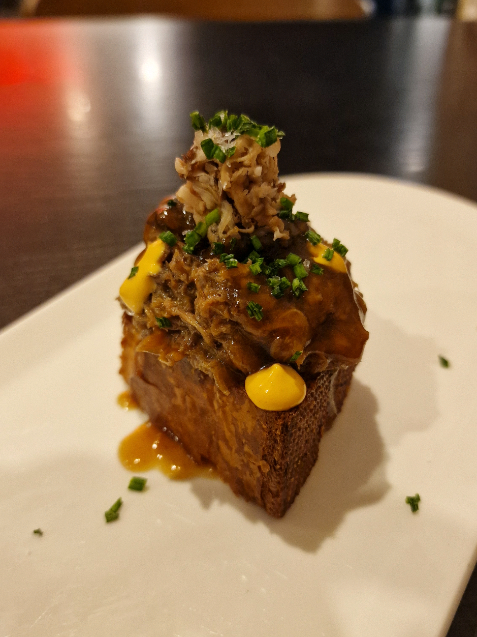 ⬇️⬇️⬇️MÁS INFO⬇️⬇️⬇️ . . . 🛎️🛎️🛎️ EL LINCE, COLOMBIA, MADRID 🛎️🛎️🛎️ Yeehhh, Influencers!! Qué marcha?! Hoy toca El Lince @restaurantelince. Esta experiencia la podrás encontrar en @fever_es y podrás adentrarte en el mundo de la casquería. La experiencia incluye:  ➡️ Huevo🥚 bechamel, aperitivo ➡️ Croqueta de cecina. ➡️ Brioche de carrillera🐄, mayonesa picante y duxelle de champiñon ➡️ Oreja de cerdo🐷, brava, lima y tajín. ➡️ Mollejas de cordero🐑 al ajillos espárrago verde, tirabeque y yema de huevo ➡️ Pochas guisadas con verduras y piparras ➡️ Fresas🍓 estofadas en PX con mascarpone y helado de nata montada. ➡️ Y para la sobremesa, Bicarbonato, su versión del gintonic.  ● Conclusión: Me flipa la cocina de @chefjaviestevez, y gracias al #FeverAmbassador me encontré este menú y tenía claro que no iba a tardar mucho en venir. Experiencia por 45€ en la que te vas a iniciar en el mundo de la casquería. Abre tu mente y saldrás más que encantado de este sitio.  ● Contigo mismo: Es una excelente opción para ir #conmigomismo. ● Relación C/P: claramente se despega de la media  ● Repetir? Esta es la tercera, seguramente haya una cuarta Be an influencer, be like The Influencer Mal. Si os gusta, dadle a like. Y si tienes sugerencias de más sitios como esté en cualquier parte, hacédnoslo saber. También aceptamos comentarios varios! Gracias, shavalehh!