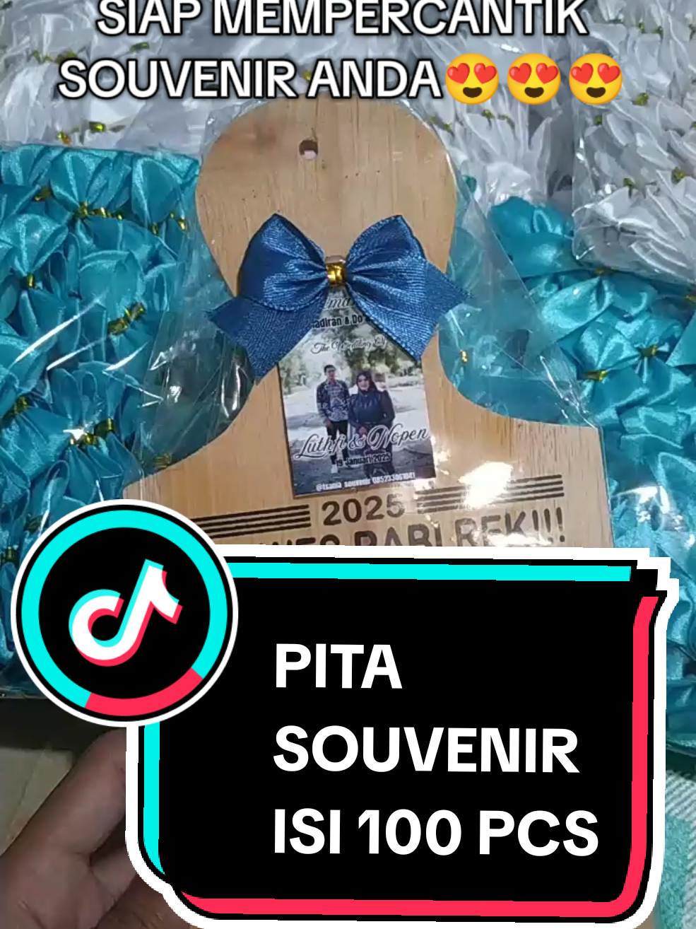 Ingin souvenir terlihat cantik?? yuk buruan di kasih pita unyu seperti ini😍😍😍 #pitasouvenir #pita #souvenir #bagusbanget #kekinian #fyp #fypage #fypシ゚ 