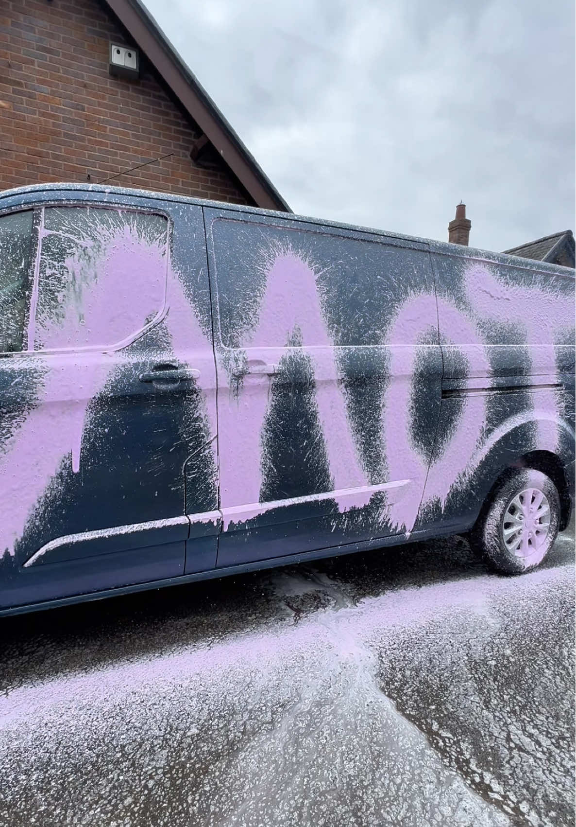 Be honest… how long have you pushed it with no MOT? 😏 @Kwik Fit #MOT #cars #UK #relatable #fail #carproblems #ukcarscene #satisfyingvideo 