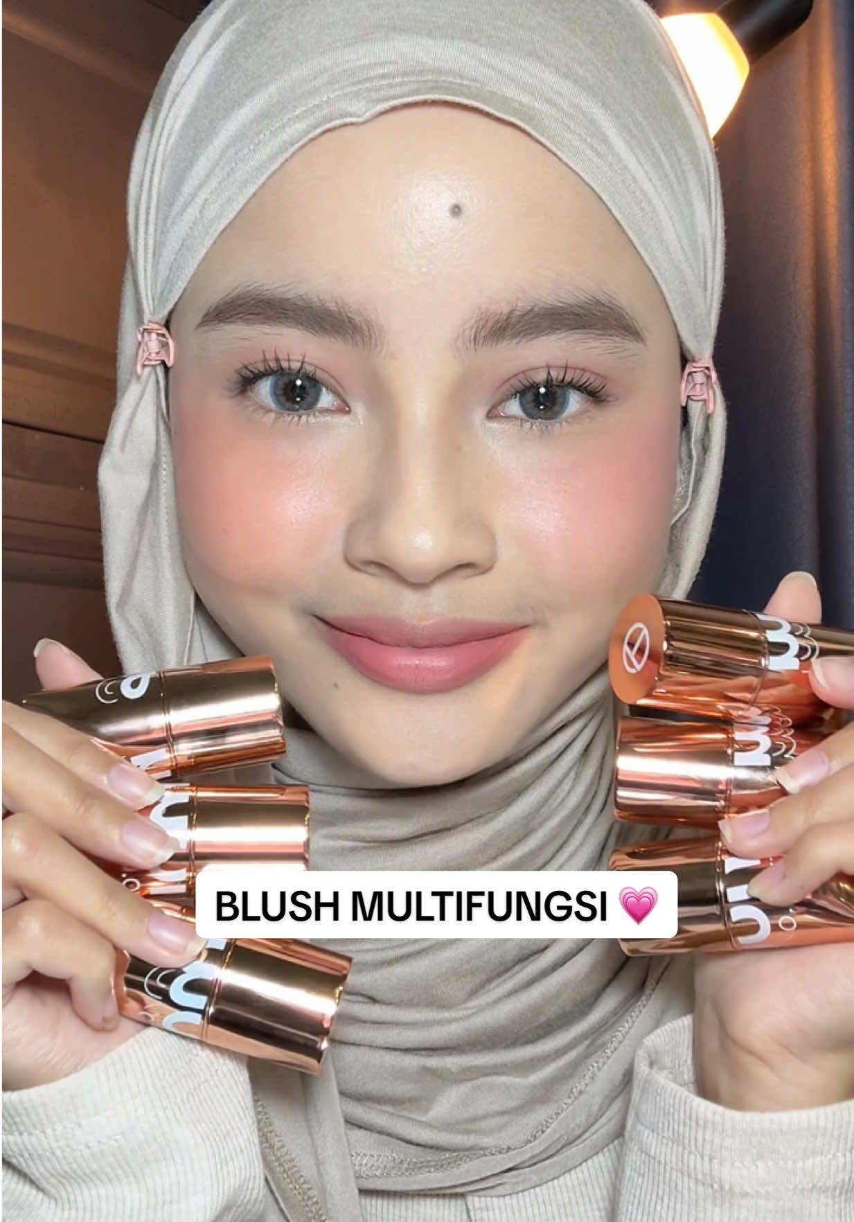 1 produk bisa dipakai sebagai blush, eyeshadow, dan juga lipstick ✨ pick one your favorite shade! 💗  #otwoo #otwooblush #blushstick #blush @otwoo.id 