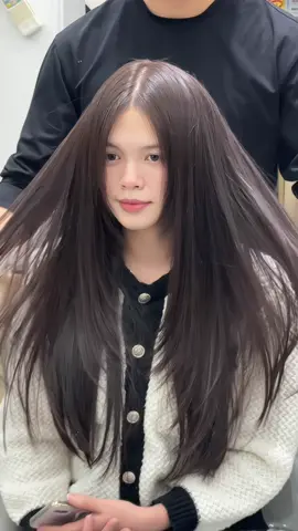 Hè tới rồi bà nào tóc còn xù còn xoăn thì bơi hết vào đây,duỗi phục hồi hơi nước mềm mượt ngay để còn đi chơi lễ nào 👏🏻 #duyenhairsalon #fyp #haircut #duyenhairstudio #Learnotiktok #duoitoc 