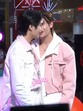 they were told to do a Songkran pose, n look at what p'tle did😭😭😭 #ITSSKINxTleFirstone #เติ้ลเฟิร์สวัน #tlefirstone #tle_mtm #firstone_wnk #fyp #foryourpage #fypシ゚ 