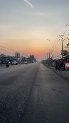 Người chọn ở lại Thành Phố , Người chọn trở về quê nhà Kẻ mê náo nhiệt , người cầu bình yên Chỉ cần bạn thấy an lòng, vui vẻ thì lựa chọn nào cũng là đúng đắn cả #chill #hoanghon #viral #xuhuong 