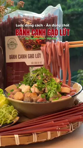”Luộc đúng cách - Ăn đúng chất.” với bánh canh gạo lứt Tây Nguyên Food - Việt Nam. Làm từ gạo lứt nguyên chất, ít tinh chế – giữ lại vị nguyên bản và độ “thật” trong từng sợi bánh. Ít đường, lại lâu đói nhờ có chất xơ và hỗ trợ giữ gìn vóc dáng - bí quyết cho ai đang cần hạn chế đường, tập luyện để về dáng hay đơn giản là muốn ăn uống healthy hơn. Sợi bánh canh thơm mùi gạo lứt, ăn dai dai mà không bị bỡ. Luộc tầm 2–3 phút, xả qua nước lạnh là xong – nhanh gọn và cực kì tiện lợi. Không cần cầu kỳ, chỉ cần chút nước lèo ngon hoặc xào nhẹ là có ngay tô bánh canh gạo lứt vừa ấm bụng vừa ấm lòng! Bánh canh gạo lứt của Tây Nguyên Food - Việt Nam dai ngon, dinh dưỡng và cực kì lành mạnh, hứa hẹn sẽ mang đến cho bạn những trải nghiệm ẩm thực vô cùng thú vị. #taynguyenfoodvietnam #nauancungtiktok 