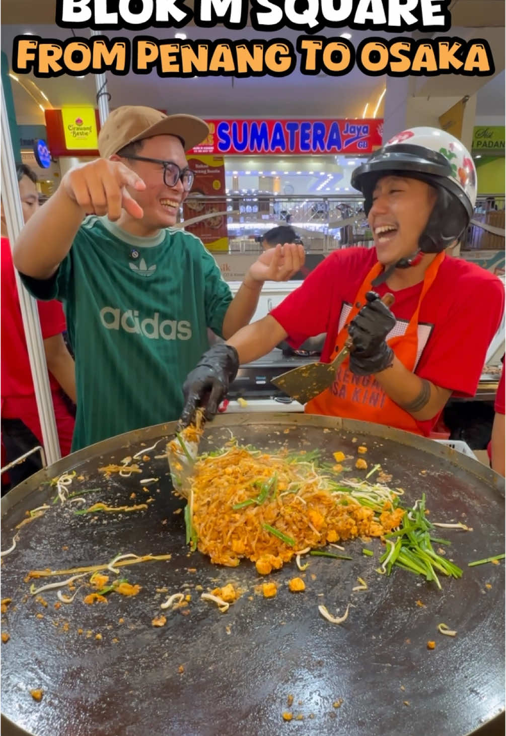 LIAT VIDEO DAN CAPTIONYA BAIK-BAIK Setuju sih kalau blok m selalu aja ada yang baru. Kali ini festival kuliner from penang to osaka @dapurkulinernusantara_ 59 tenant disinih semuanya HALAL, makanan berat, ringan, minuman dan dessert. 📍Blok M Square Teras Berlian, Blok M Square. Jakarta Selatan ⏰ 10:00 - 22:00 📃 HALAL ( In Frame ) 💵 Start From 35.000 📆 18 April - 4 Mei 2025 #blokm #blokmsquare #festivalkuliner #kulinerindonesia #kulinertiktok #disinihade #padthai #kulinerjakartaselatan #ikanbakar 