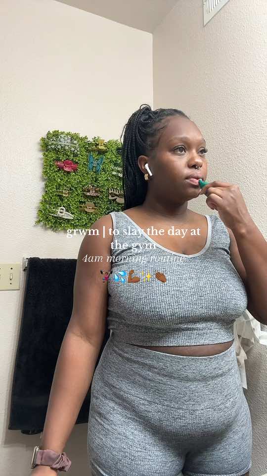 Happy Friday friends 🤍✨ #momtok #postpartum #postpartumbody #gymmotivation #GymTok #postpartumjourney #postpartumweightloss #postpartumdiary #healthyoutlet #sahm #momof5 #motivation #newmindset #newgoals #momswholift #momswhogym #MomsofTikTok #unbigyourback #unbigyourback #gymgirlsoftiktok #gymgirlera 