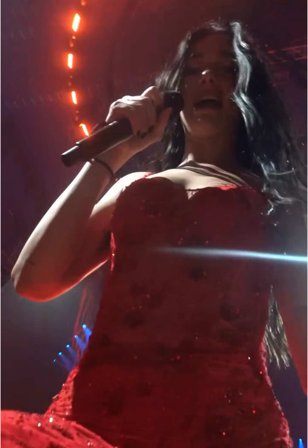 Dua gets close to fans #dualipa #icon #radicaloptimismtour #fyp #betheone  