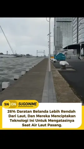 Storm Surge Barrier adalah teknologi infrastruktur yang dirancang untuk melindungi wilayah pesisir dari ancaman banjir akibat naiknya permukaan laut atau gelombang badai.  Salah satu contohnya adalah Maeslantkering di Belanda, yang berfungsi sebagai gerbang raksasa yang dapat menutup jalur laut menuju daratan saat air laut naik secara ekstrem.  Teknologi ini bekerja dengan memanfaatkan sensor dan sistem hidrolik otomatis yang akan menggerakkan pintu-pintu pelindung raksasa untuk menghalau air laut masuk ke kawasan rendah.  Belanda sendiri menerapkan teknologi ini karena sekitar 26% wilayahnya berada lebih rendah dari permukaan laut, sehingga sistem pertahanan seperti Storm Surge Barrier menjadi sangat krusial untuk keselamatan dan kelangsungan hidup jutaan penduduknya. #fyp #teknologi #belanda #netherlands 