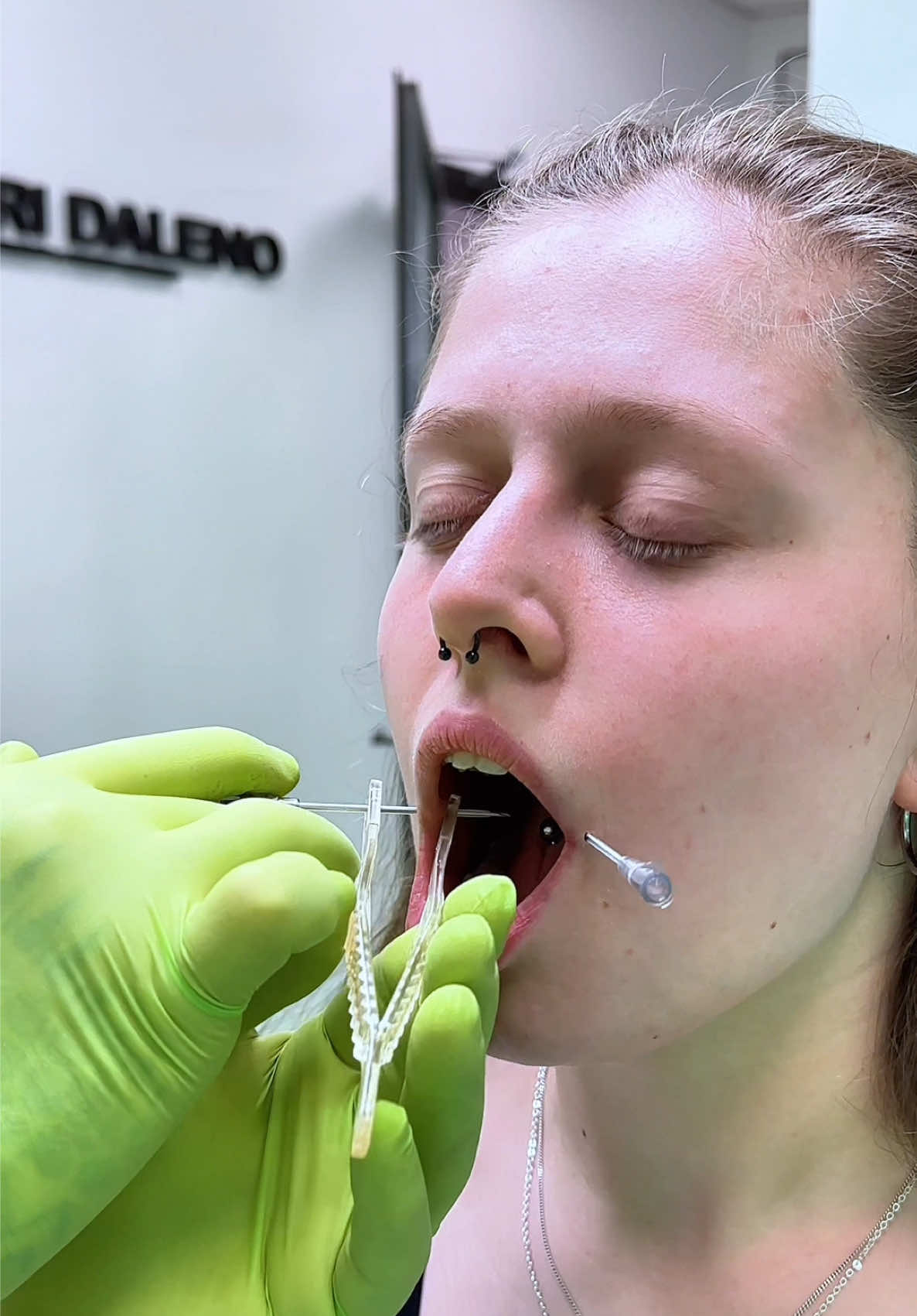 DAHLIA PIERCING 👄#DahliaPiercing #DahliaPiercings #LipPiercing #UniquePiercings #FacialPiercing #PiercingArt #PiercingsOfInstagram #BodyPiercing #PiercingInspo #PiercingStyle #PiercingAddict #PiercingLove #PiercedAndProud #BodyMod #PiercingVibes #InkedAndPierced #PiercingStudio #PiercingContent