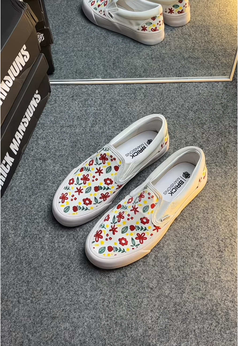 Cuteeee abisss cuma 100ribuan aja ini bessss😍🥰❤️‍🔥 #slipon #sepatu #sepatumurah #sepatuwanita #sepatuunisex 