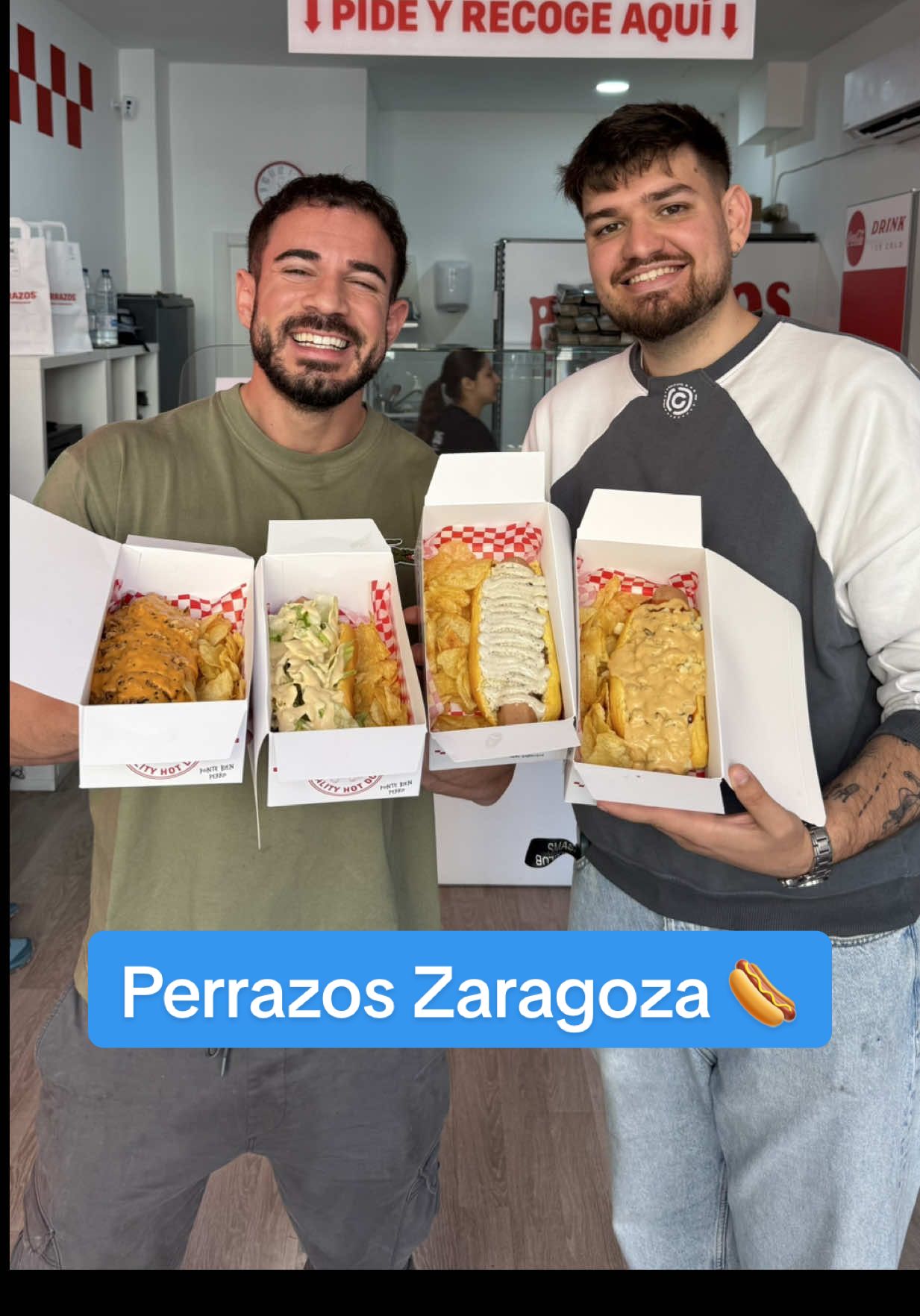 Restaurante Perrazos en Zaragoza: el Restaurante de @Takoyaki 🧸 de perritos calientes bastante creativos, hemos probado juntos casi todos los de Carta y os cuento cual es mi favorito 🌭🤤 #zaragoza #restauranteszaragoza 