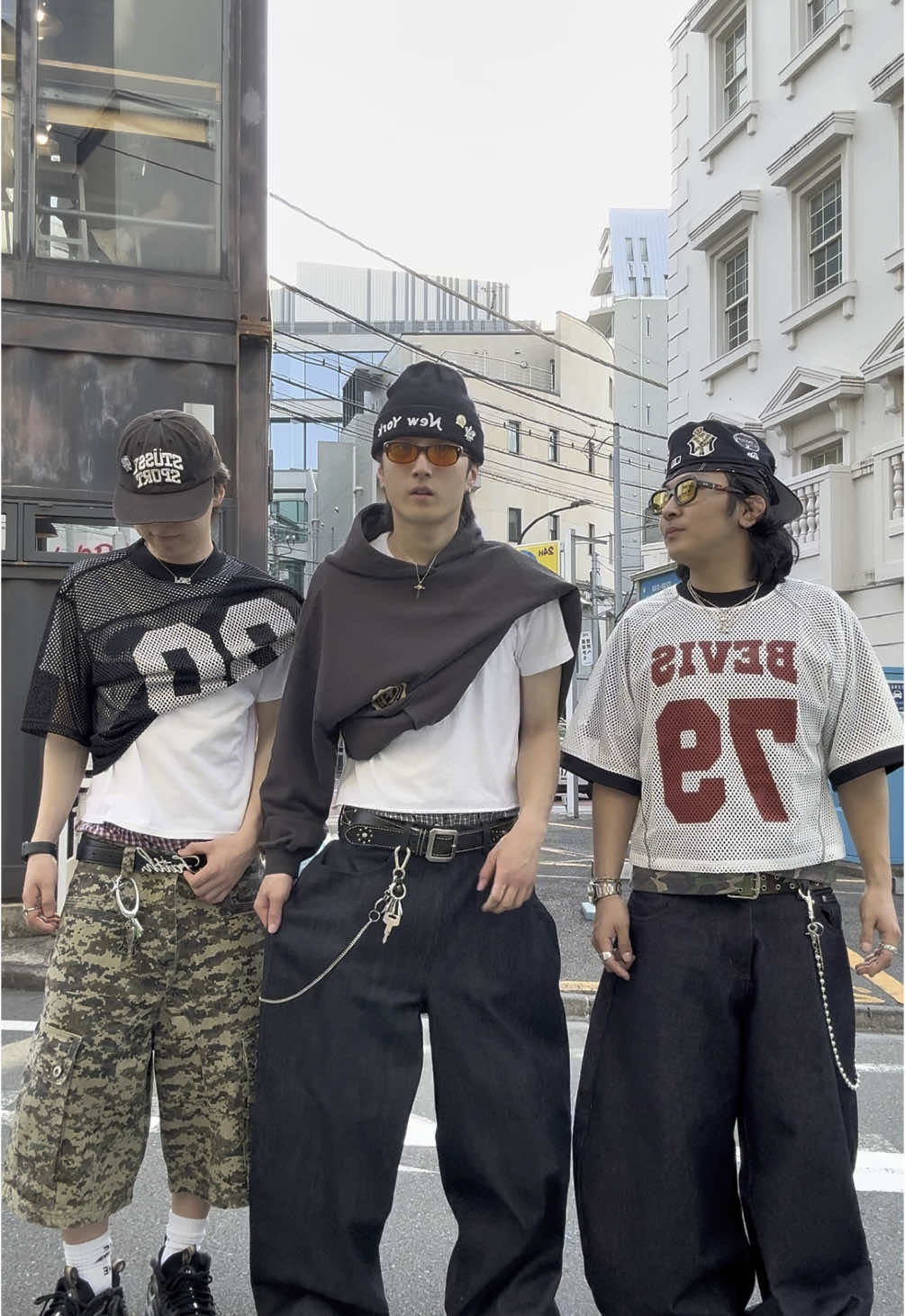 片腕を通さない着方、通称「シャンクス界隈」どう思いますか？    最後のは何？笑    #fyp#streetwear#OOTD#instagram#海外コーデ#おすすめ @円堂守 @元マッチョ 