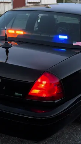 Ford Crown Victoria P7B #fordcrownvictoria #policeinterceptor #ford #crownvictoria #crownvic #policecar #police #federalsignal #fordcrownvictoriapoliceinterceptor #whelen #lapd #chp #nypd @uncle_sam_uniforms_cars @Yan_CVPI @Wil👮‍♂️ 🇺🇸 @Los Angoulême Police Dept @American Police Car  Asso APCA 