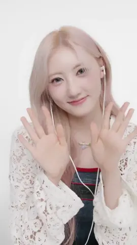 Rami for CamCam Magazine #3  Yang ketiga adalah RAMI yang memiliki suara nyanyian yang dalam dan penuh perasaan serta gerakan tarian yang memanfaatkan anggota tubuhnya yang panjang. Apa minuman favoritmu di Jepang? 🍵 #rami #cancamtv #cancammagazine #call 