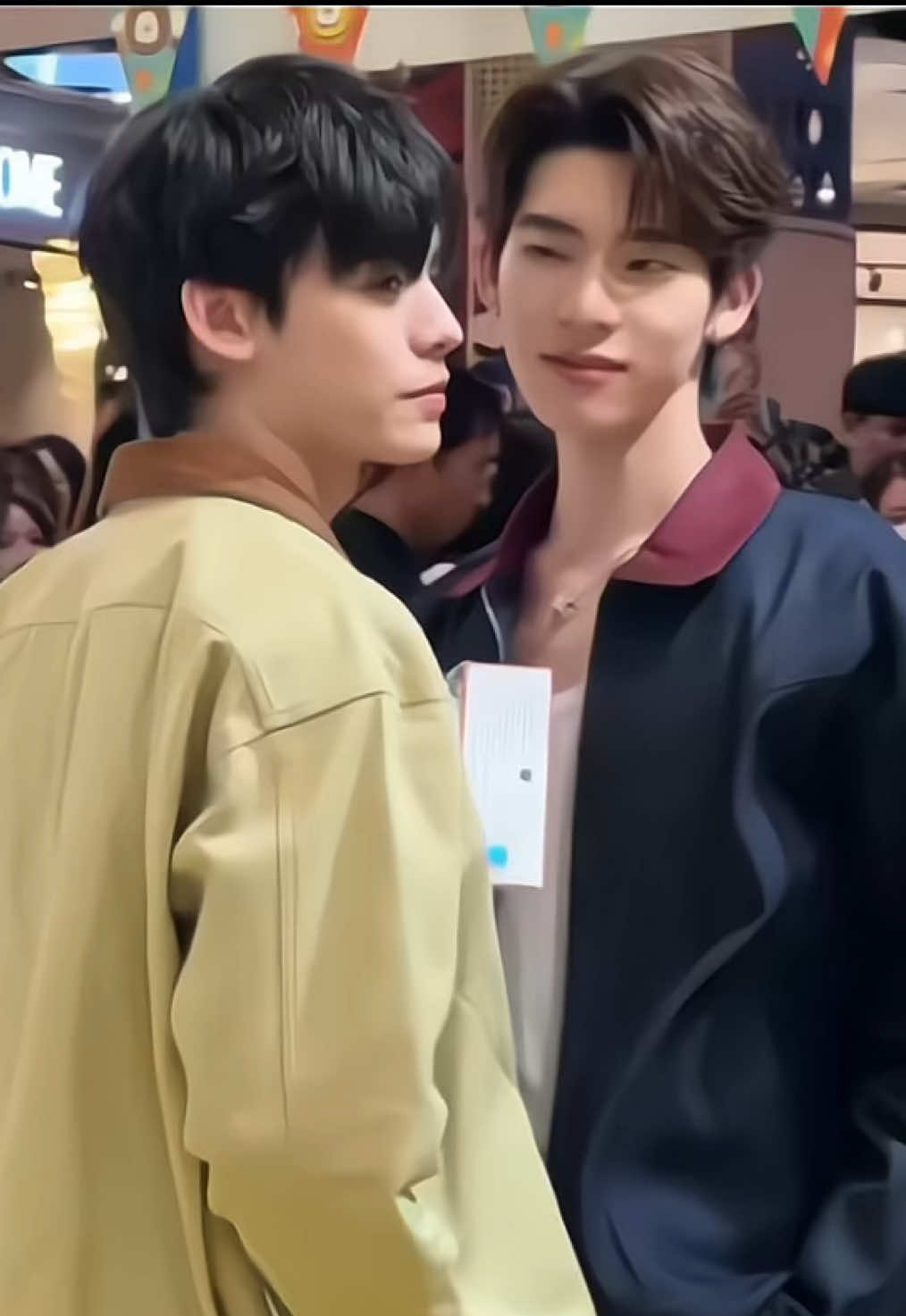 The way Tee stared… looks dangerous 😮‍💨🫠 Cr on x : @tinysouffle #teeteepor #twnpich #porsuppakarn #MalteseWorldxTeeTeePor #fyp 