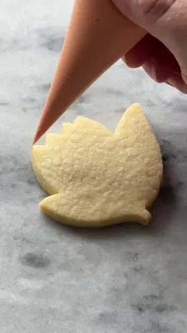 Making me want a bouquet of tulips💐🌷#cookiesoftiktok #cookiedecoratingvideos #sugarcookies #cookiedecorating #royalicingcookies #oddlysatisfying #springcookies #eastercookies #cookietutorial 