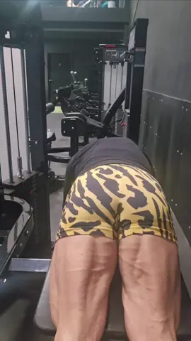 #legsworkout #legs #femalebodybuilding #Lifestyle #strongwomen #fitmom #fitmommy #womenphysique #gym #ripped #ifbbpro #focusonyourself #onmyway #thiscomebackispersonal 