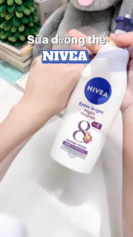 Sữa dưỡng thể Nivea ban đêm giúp dưỡng da tươi sáng, mịn mướt siu oki nè #nivea #bodylotion #suaduongthe #chamda #review #fyp #duongdabody #suaduongthenivea 