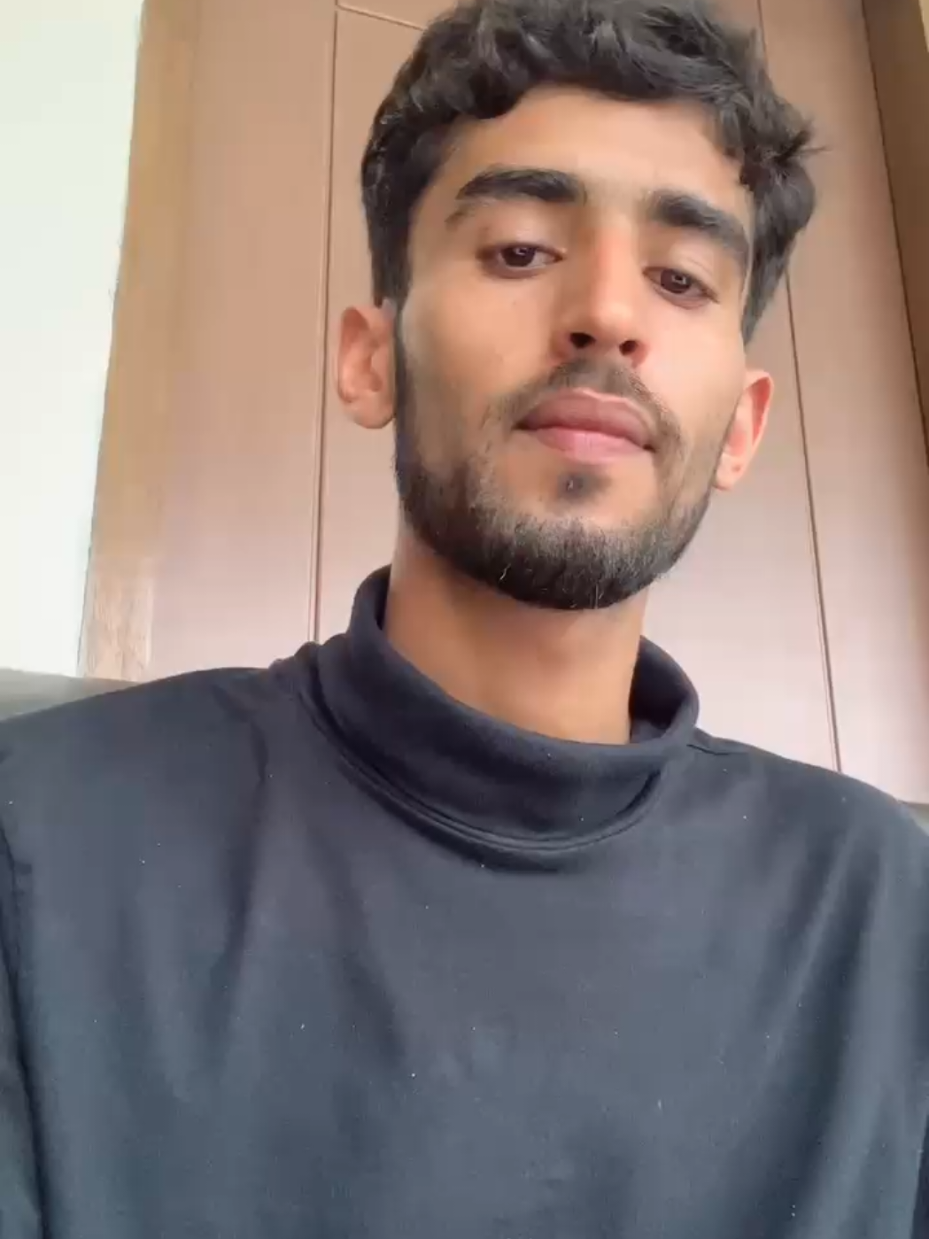 كل دا كان ليه، ليه . لمّا شفت عينيه حن قلبي إليه . وانشغلت عليه (mengapa semua ini terjadi)  🎤habib@hamzah.haidar.alattas  #hamzah_haidar_alattas🎤  #nasyid #tarim #fyp  #arabic 