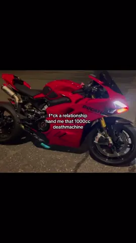 #ducatipanigalev4s #ducati #panigalev4 #motorcycle #dream #bikelife #viealvideo #foryour 