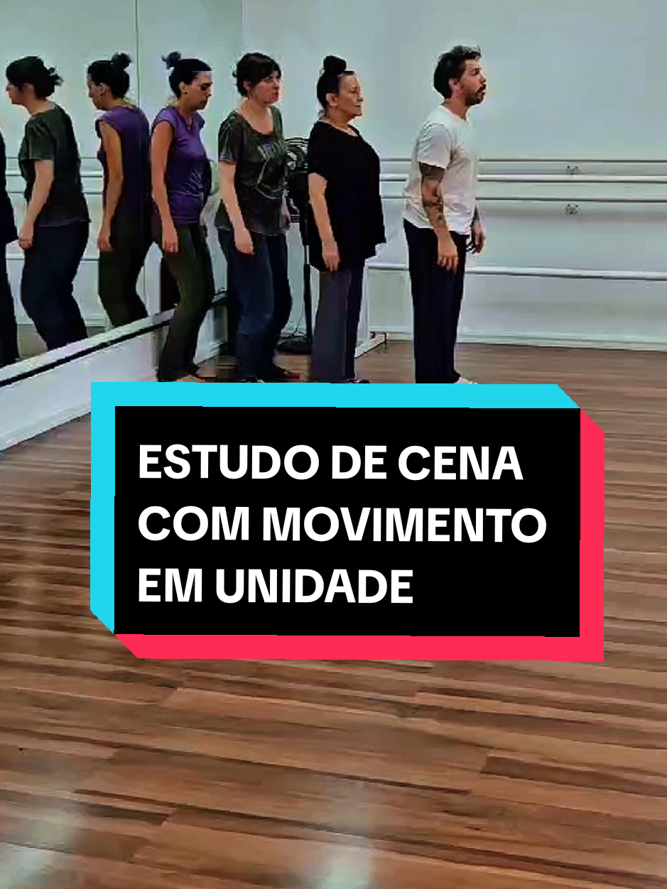 Na movimentação em Unidade, basicamente, uma pessoa se movimenta por vez ou todos ao mesmo tempo. Ela proporciona clareza no gesto e zoom no foco de ação. Muito usado na comédia física, shows, musicais, coros gregos e em diversos gêneros quando deseja enfatizar uma ação importante. Tudo vira um grande acontecimento! E o público ama! Esse estudo faz parte do treinamento de atores no Método da Mímica Total. #mimica #teatro #teatrofisico #mimicatotal #luislouis #pantomima #clown #palhaco #gesto #canalluislouis #atuaçãototal #comediafisica 